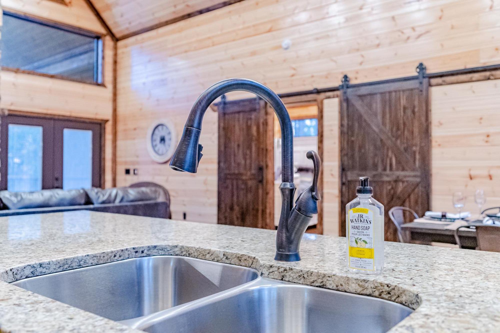 The Luxurious Blue Sky Lodge Is Epic! Брокен-Боу Экстерьер фото